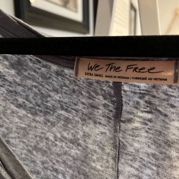 We the Free people this tee has an oversized style, flowy silhouette XS - Picture 3 of 4